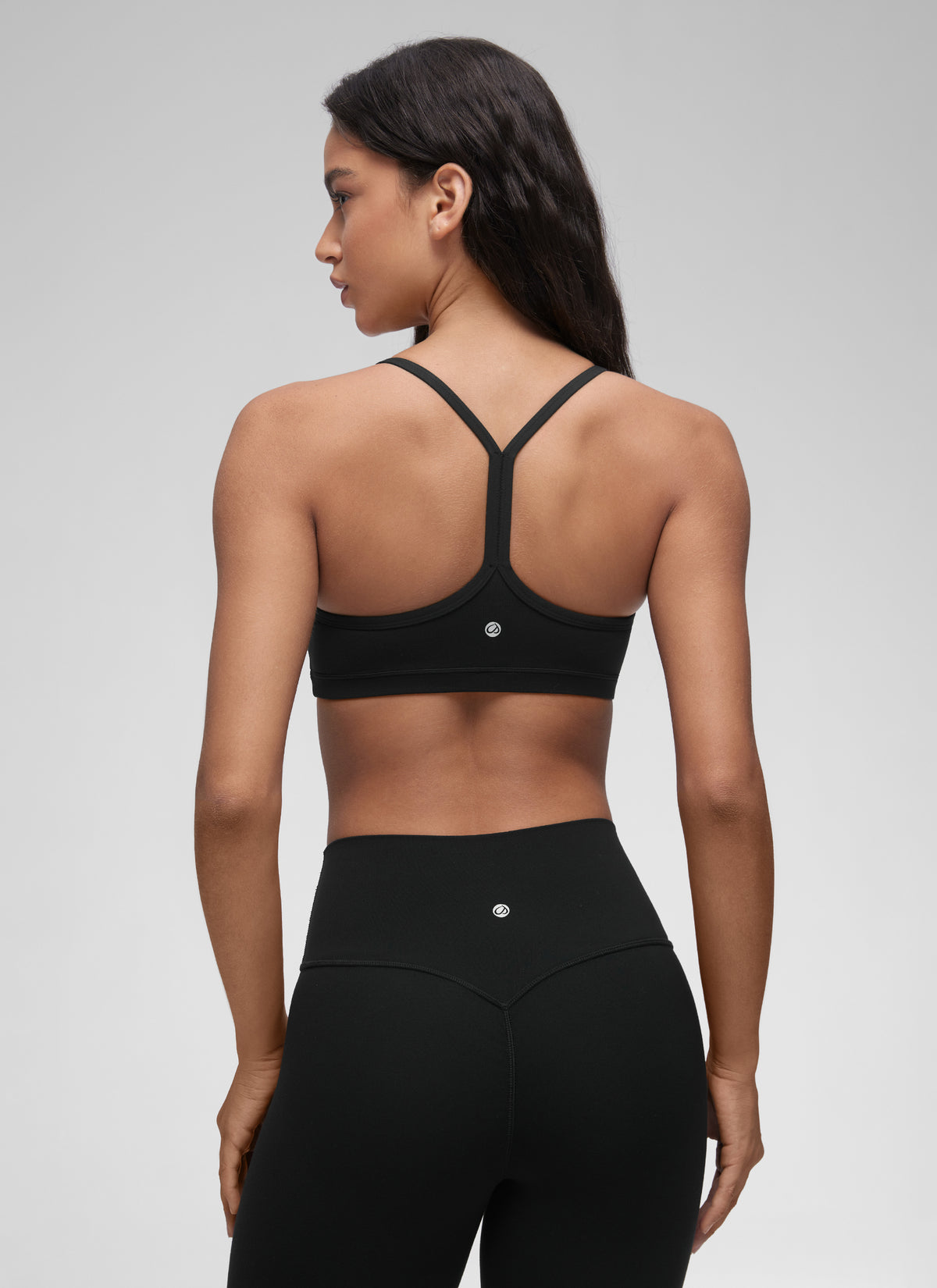 CRZ YOGA Butterluxe Womens Ruched V Neck Yoga Padded Sports Bra Black @model_info:Winma