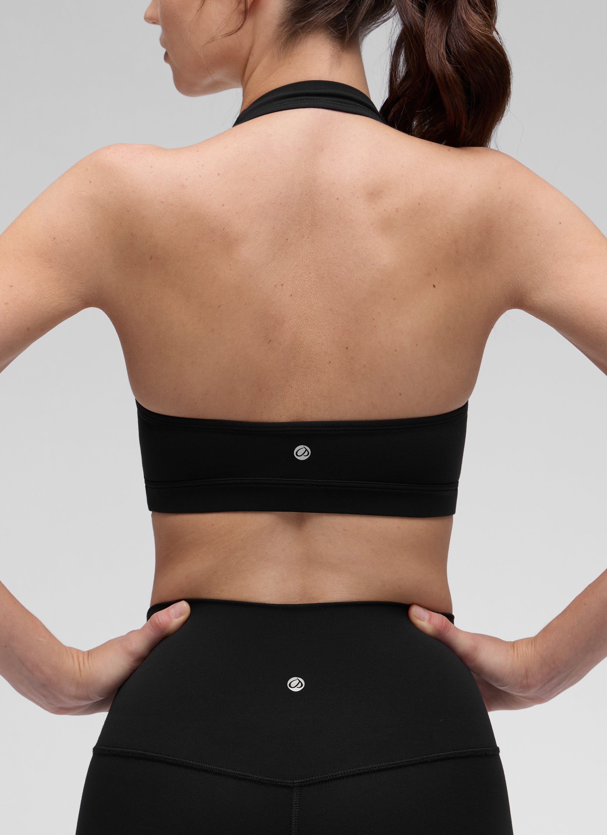 CRZ YOGA Womens Yoga Scoop Neck Padded Open Back Sports Bras Black @model_info:Kerr