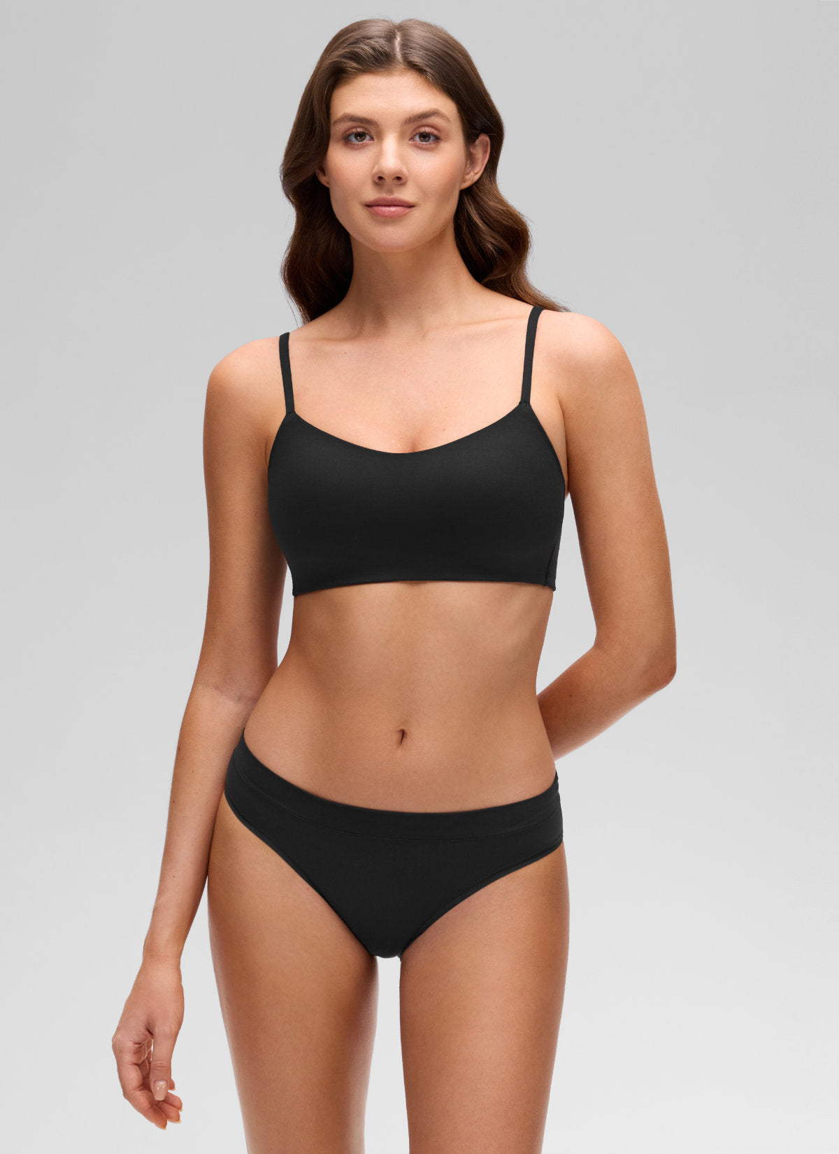 CRZ YOGA Women's Softhold Casual V Neck Mold Spaghetti Strap Bralette Black @model_info:Gelye