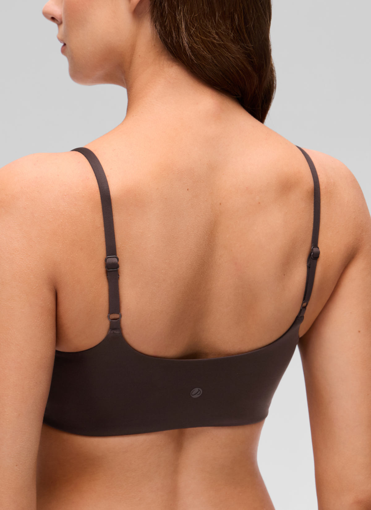CRZ YOGA Women's Softhold Casual V Neck Mold Spaghetti Strap Bralette Hot Fudge Brown @model_info:Gelye