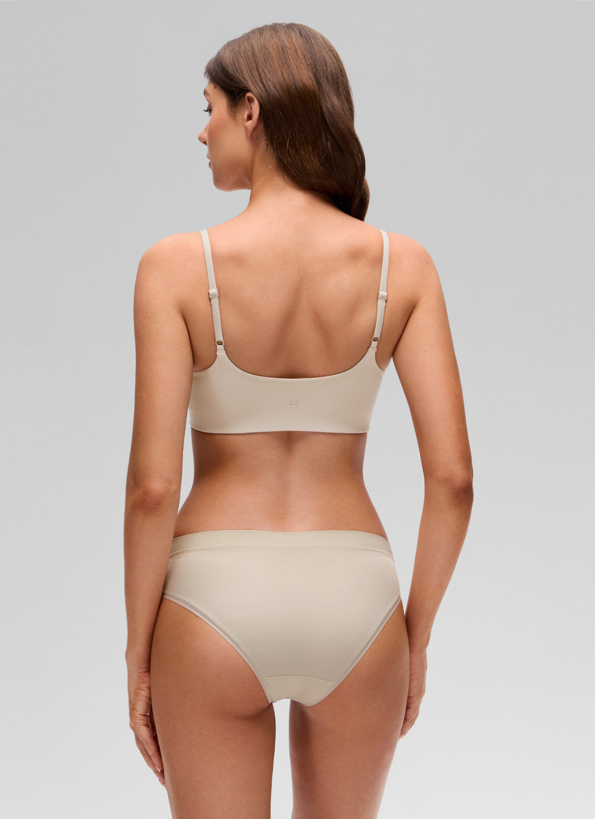 CRZ YOGA Women's Softhold Casual V Neck Mold Spaghetti Strap Bralette Mojave Tan @model_info:Gelye