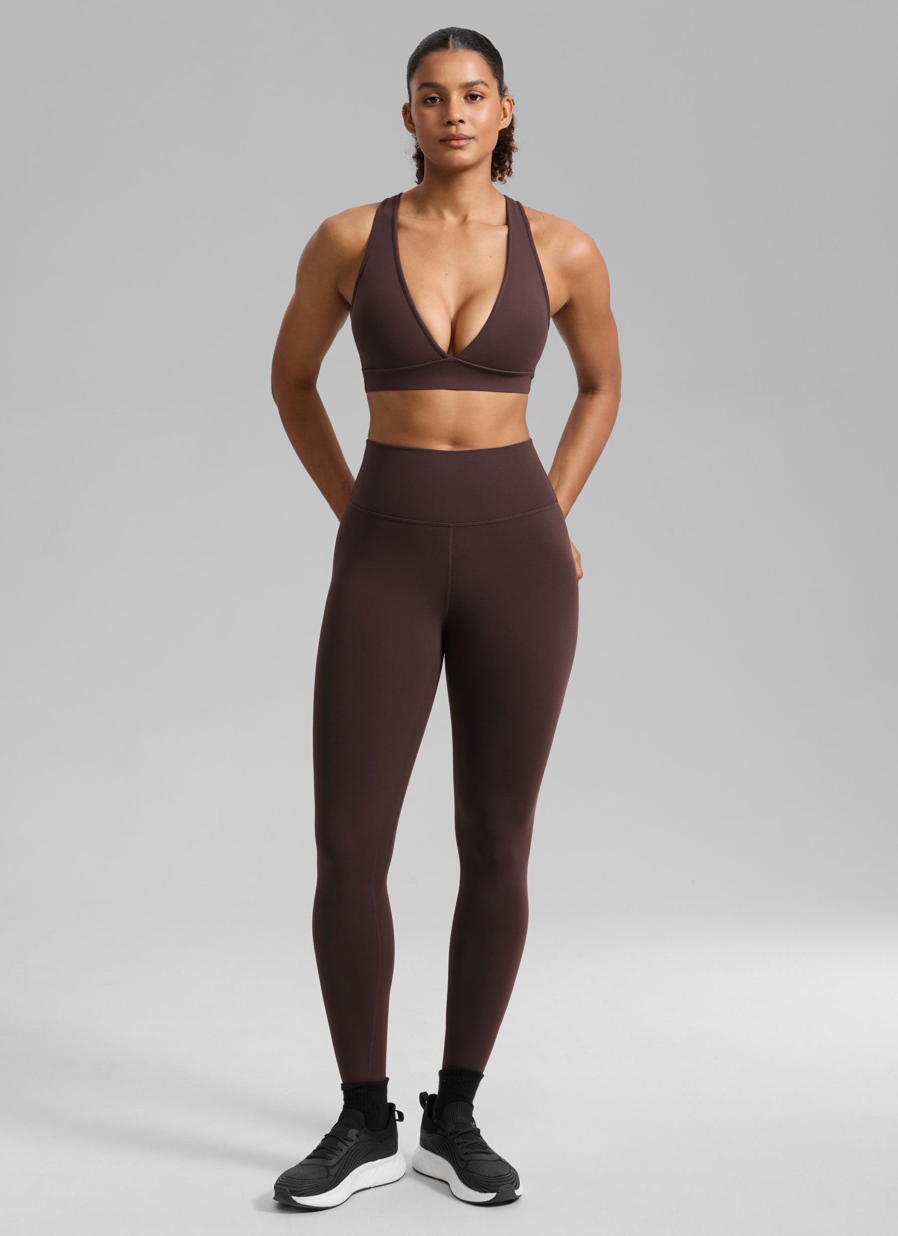 CRZ YOGA Women's Butterlift® Workout Deep V Neck Cross Back Sports Bra Hot Fudge Brown @model_info:Barbara