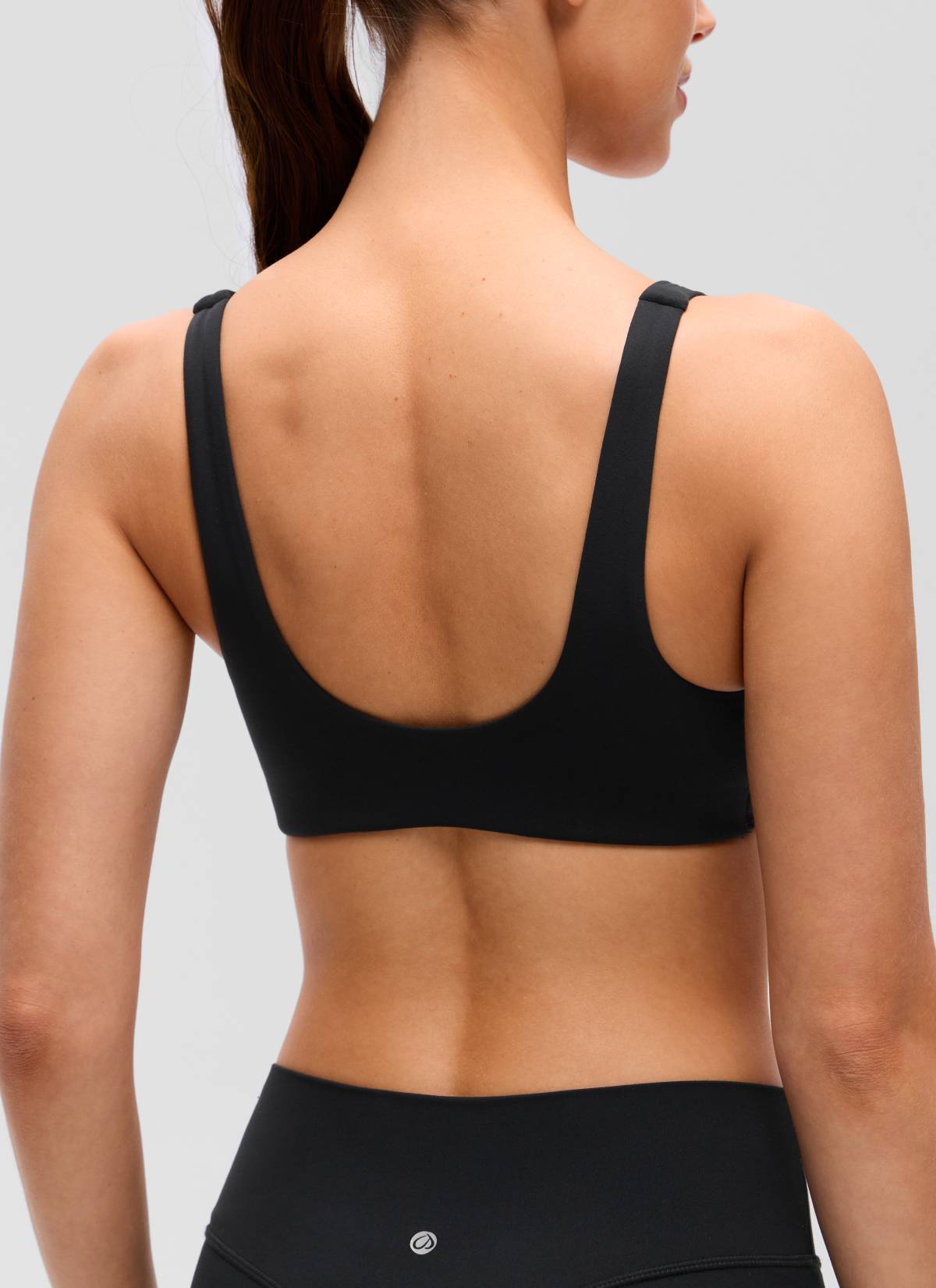 CRZ YOGA Women's Butterluxe Yoga Twist V Neck U Back Sports Bra Black @model_info:Lary
