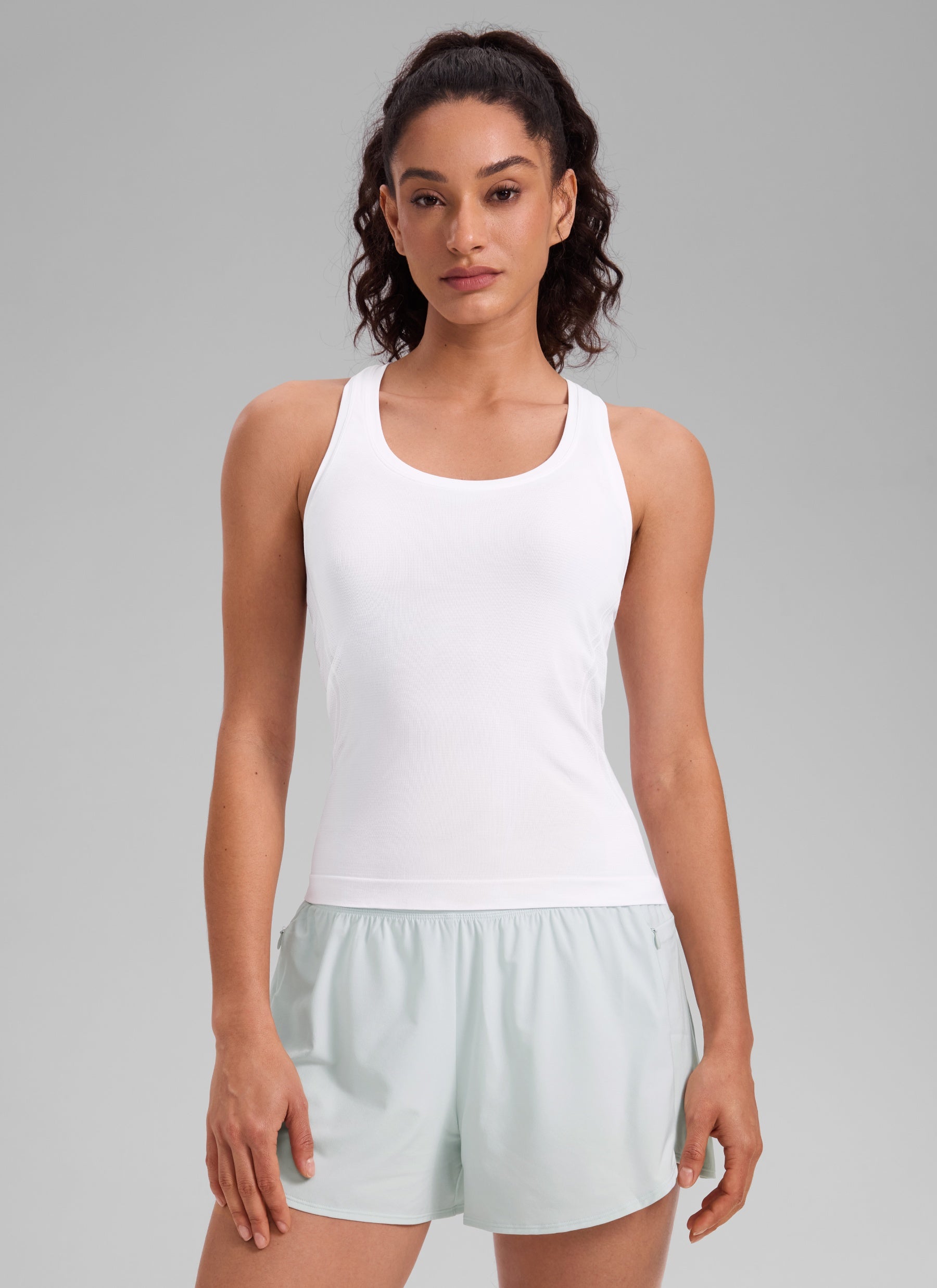 CRZ YOGA Women's Yoga Slim Fit Seamless Tank Crew Neck Racerback White @model_info:Larissa