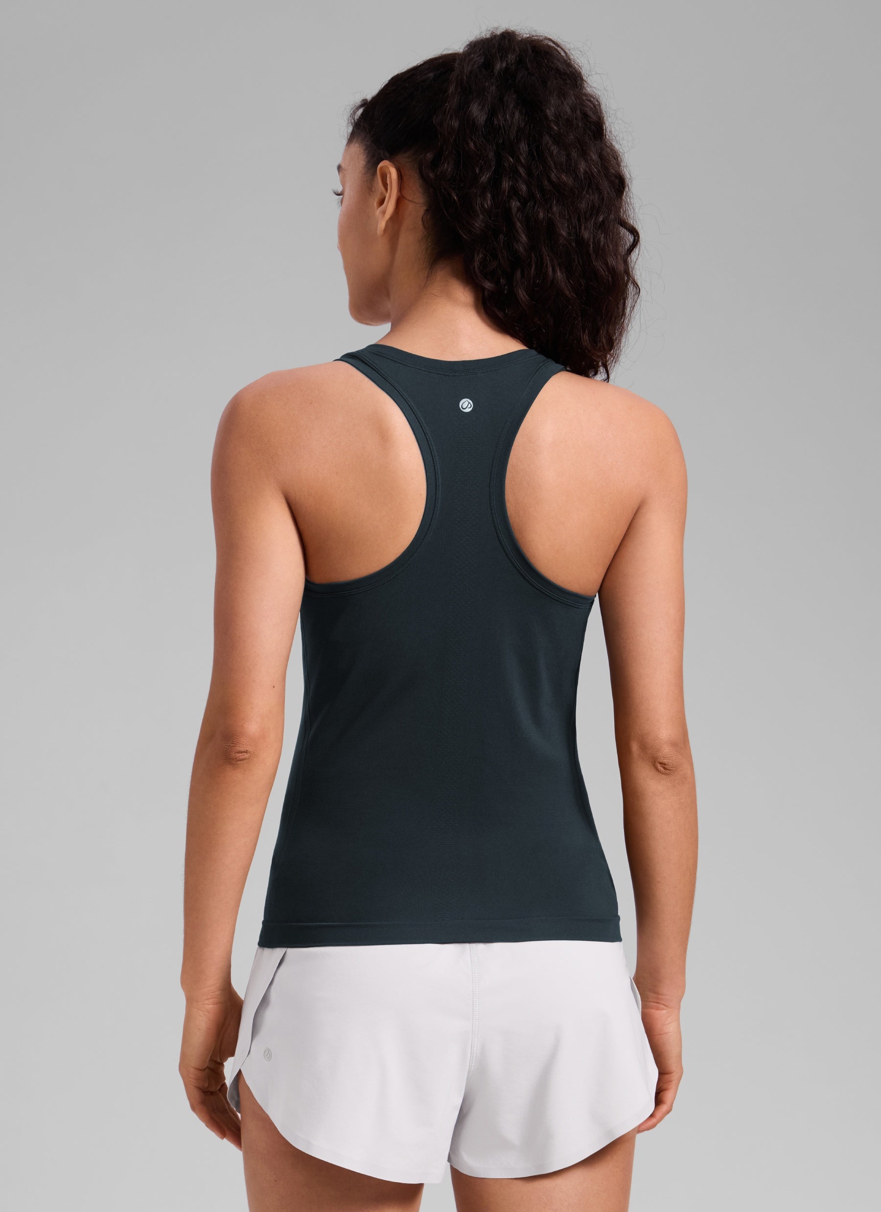 CRZ YOGA Women's Yoga Slim Fit Seamless Tank Crew Neck Racerback True Navy @model_info:Larissa