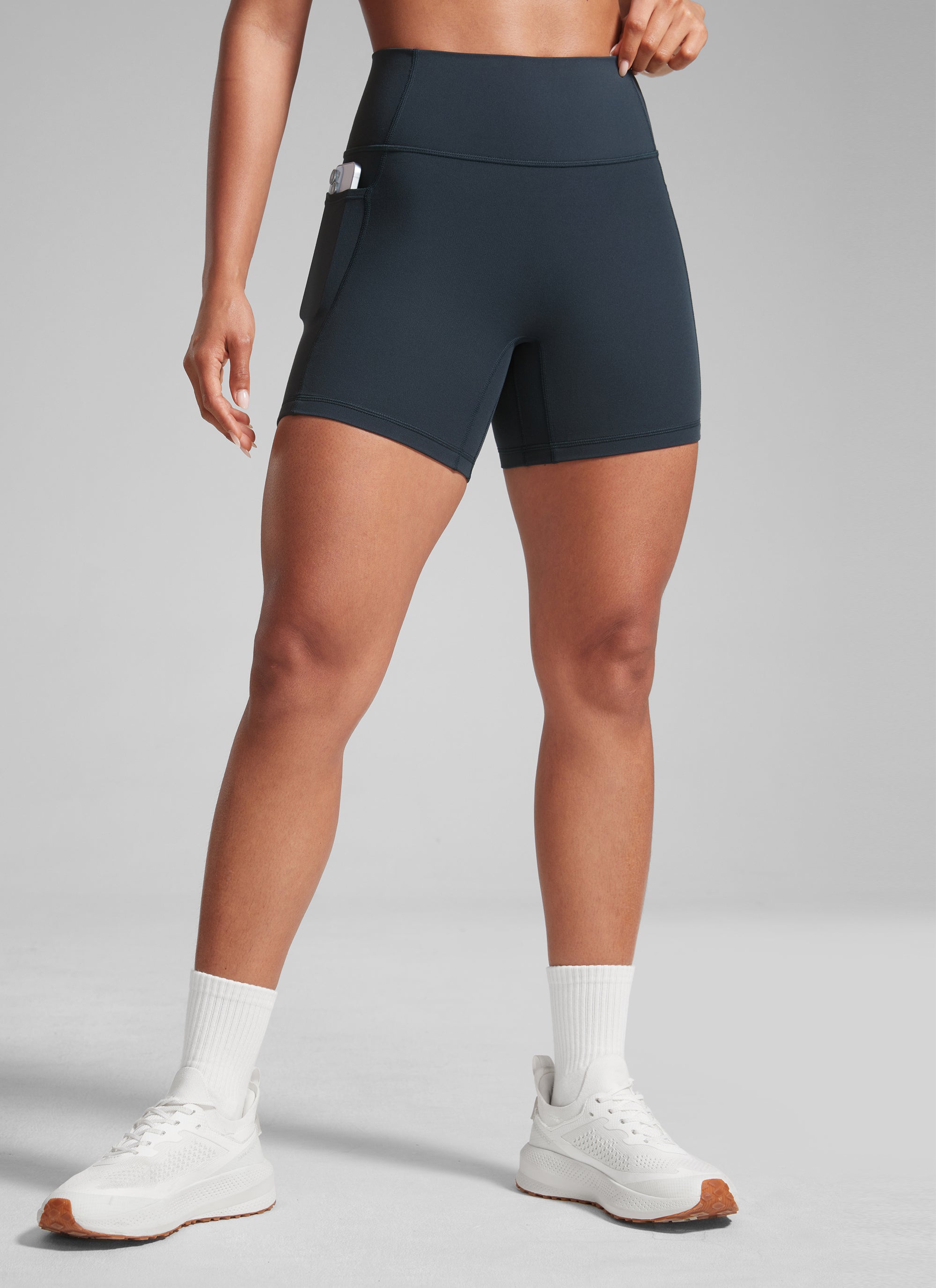 CRZ YOGA Butterlift Womens Scrunch Butt No Front Seam Pocket Biker Shorts 5'' True Navy @model_info:Crystal